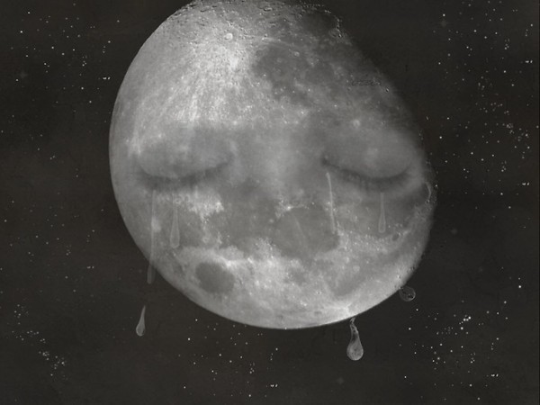 ويبكي القمر