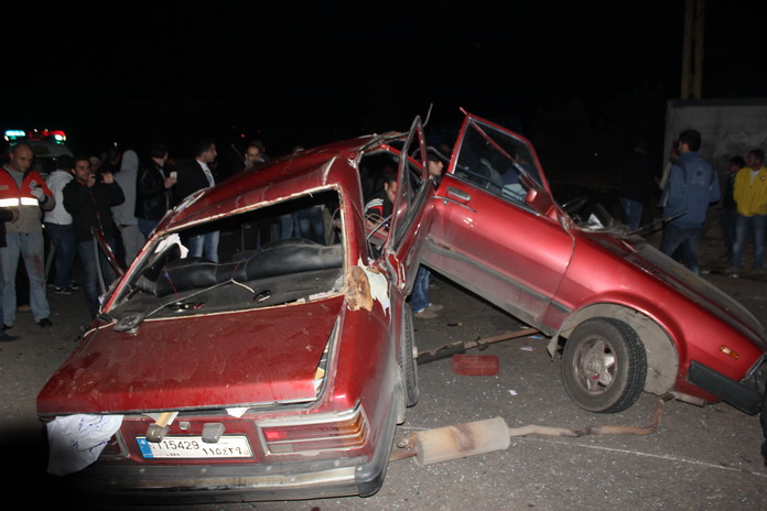 أربعة  جرحى بانشطار سيارة على أوتستراد دير الزهراني حبوش