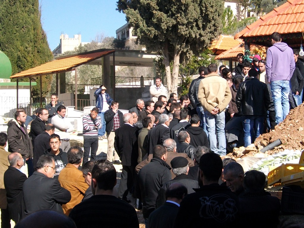 أبناء الخيام في وداع ابنتهم المغفور لها رنا