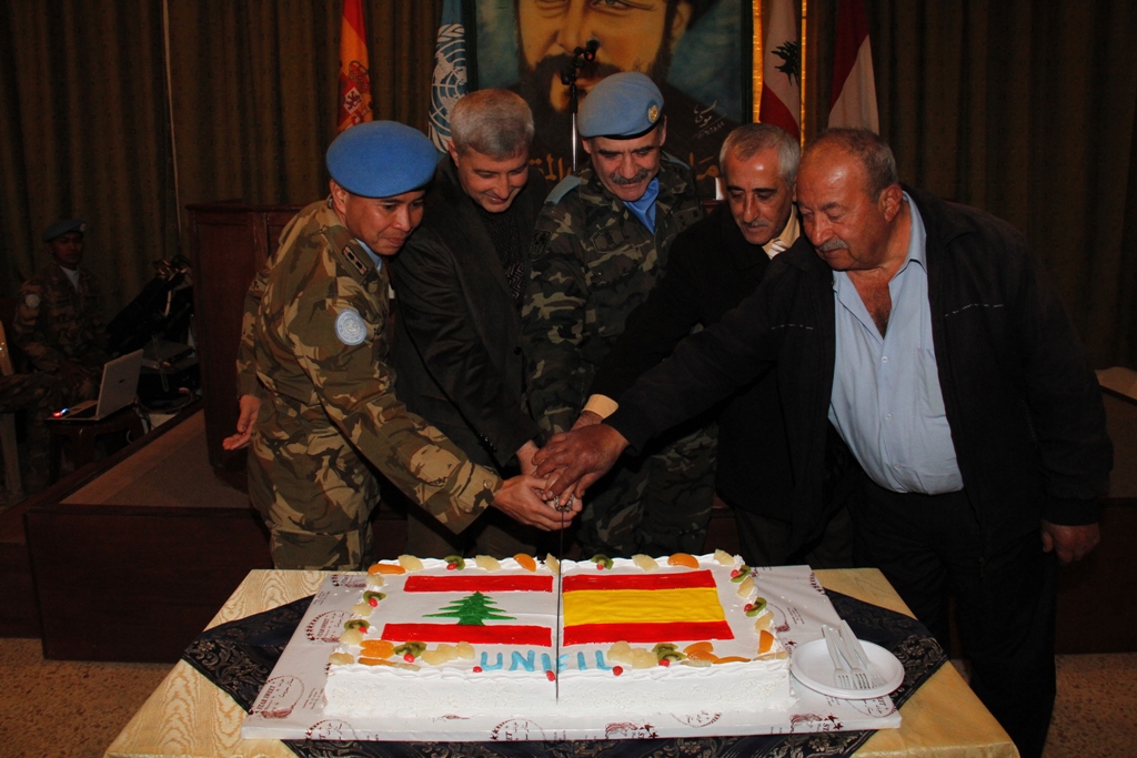 حفل تدشين مشروع أربعة عشر مصباحاً ذات نظام الطاقة الشمسية في بلدة بني حياَّن