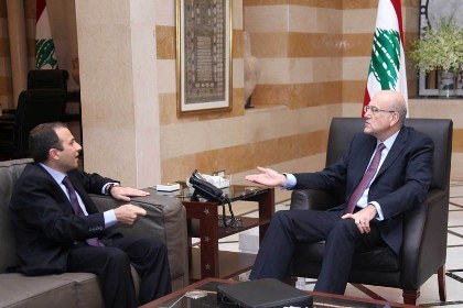 التقى ميقاتي باسيل أمس على مائدة القصّار (أرشيف ـ مروان طحطح)