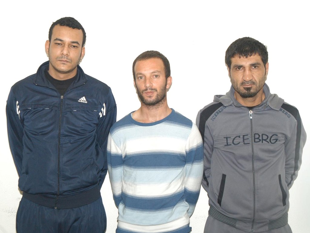 صورة الموقوفين الثلاثة التي عممتها المديرية العامة لقوى الأمن الداخلي  وتطلب من المواطنين الذين وقعوا ضحية أعمالهم وتعرفوا عليهم الحضور