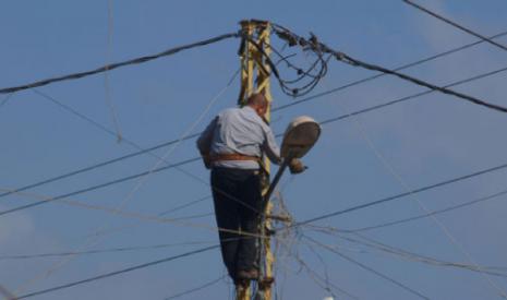 سرقت بعض الأسلاك من الطرفات العامة (أرشيف ــ رامح حمية)