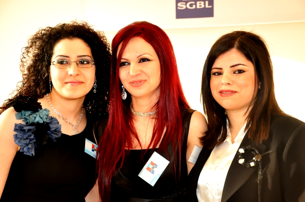 بنك «سوسيته جنرال» أحتفل بإعادة أفتتاح فرعه في النبطية بحلته الجديدة: موظفات في السوسيته جنرال