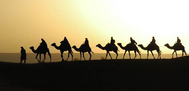 يا حادي العيس سلِملي على أمي