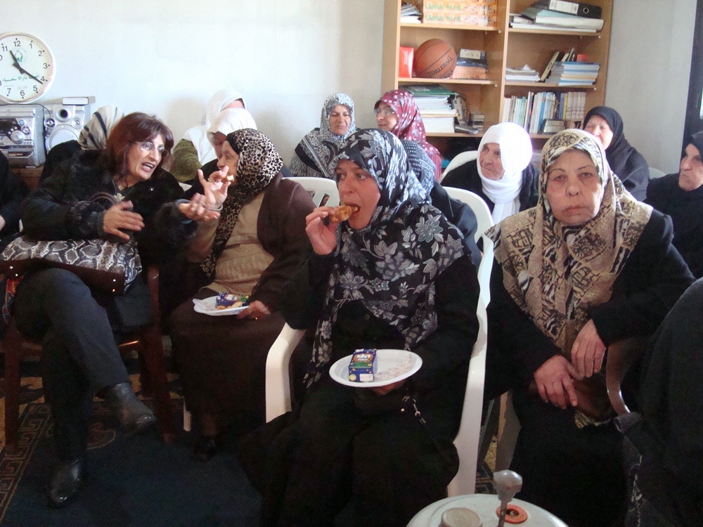 من الاحتفال بعيد الام في نادي المسنين في الخيام