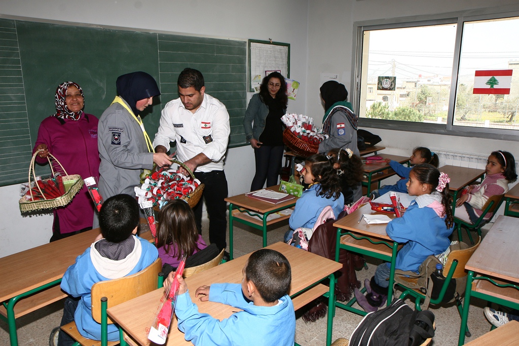 كشافة الرسالة الإسلامية أحيت عيدي الطفل والأم في مدارس الخيام