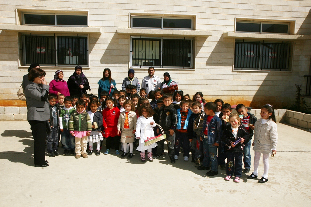 كشافة الرسالة الإسلامية أحيت عيدي الطفل والأم في مدارس الخيام