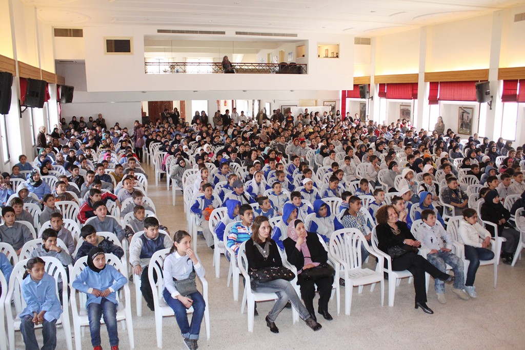 عرض مسرحية باقة ورد  - النبطية