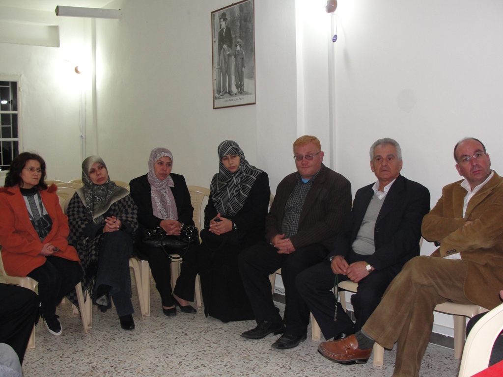 ممثلو الجمعيات الأهلية العاملة في الخيام وبعض فاعليات البلدة في لقاء سابق