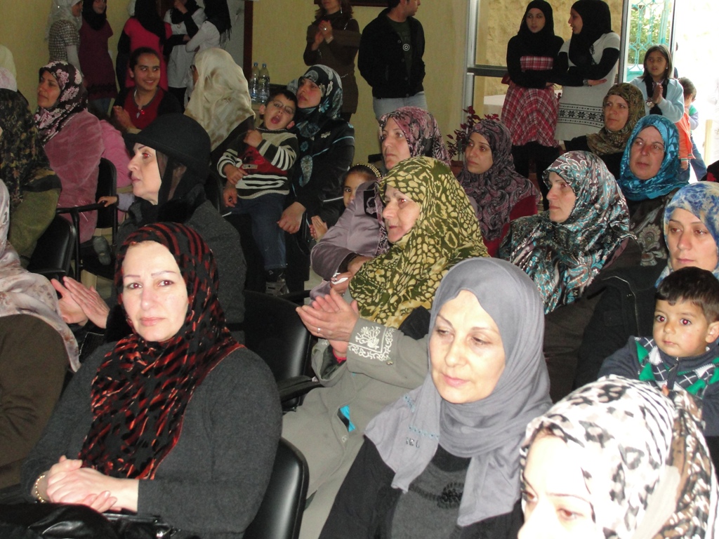 غرسوا فينا المحبة والقيم والاخلاق والتسامح وخطوا لنا طريق الامل بالشعور بالمسؤولية والمثل العليا وقوة الايمان