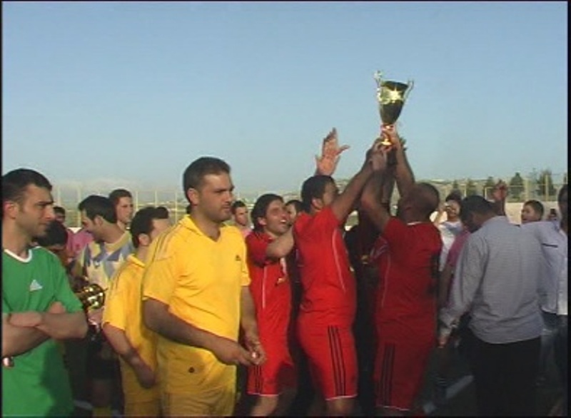 تقديم كأس للفائز