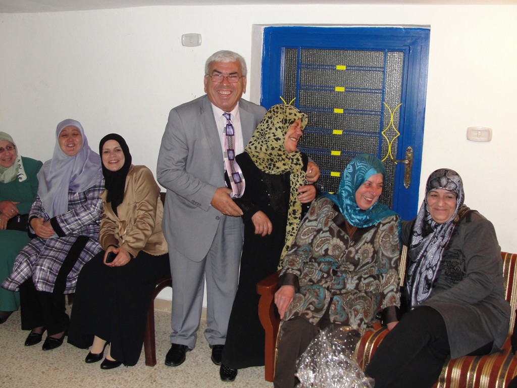 تحلّ الأجواء المرحة حيث يحلّ أبو علي غريب