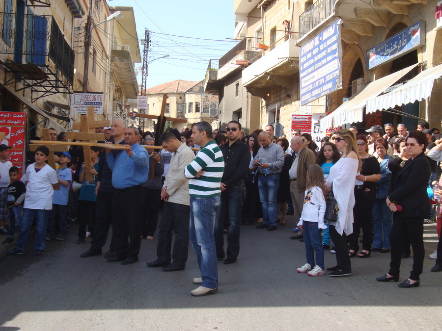 مسيرة درب الصليب تخترق شوارع مرجعيون