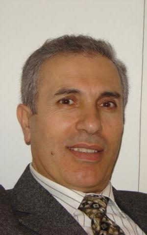 الأستاذ عزت رشيدي  (عضو المجلس البلدي في الخيام)