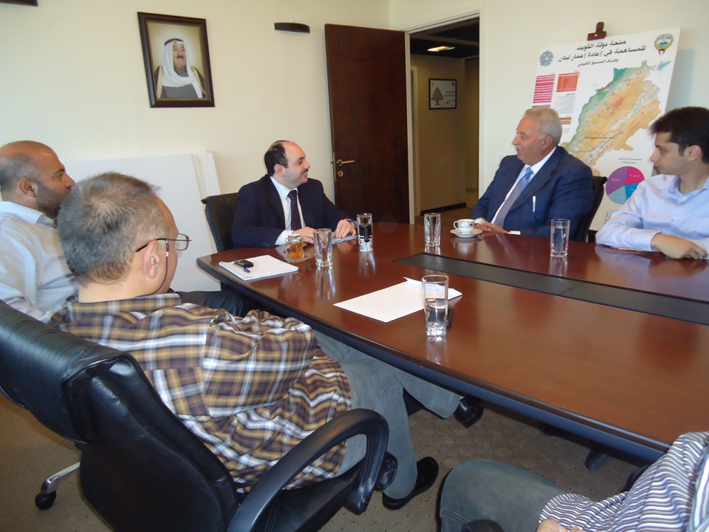 توقيع عقد تنفيذ  مشروع موقف السيارات في بحمدون