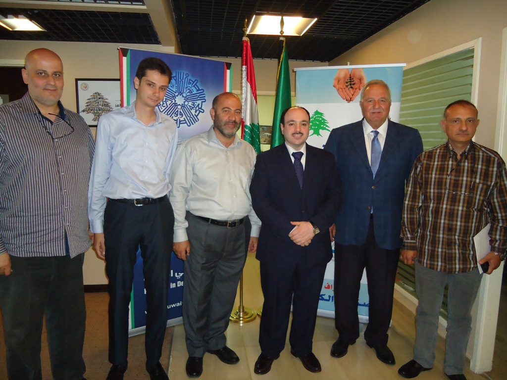 توقيع عقد تنفيذ  مشروع موقف السيارات في بحمدون