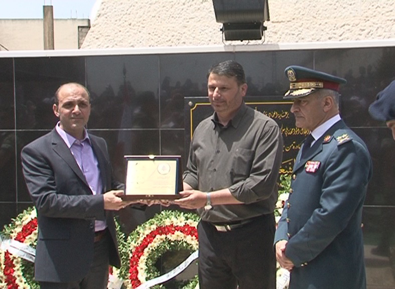 درع للزميل علي شعيب