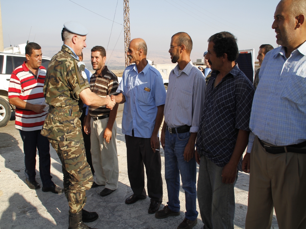 اليونيفيل تصلح بعض طرقات بلدة الوزاني