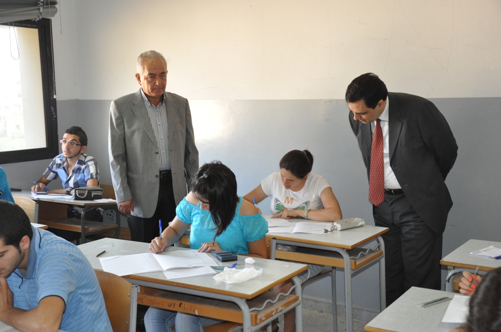 وزير التربية الدكتور حسان ذياب  يتفقد سير الامتحانات  الرسمية في النبطية