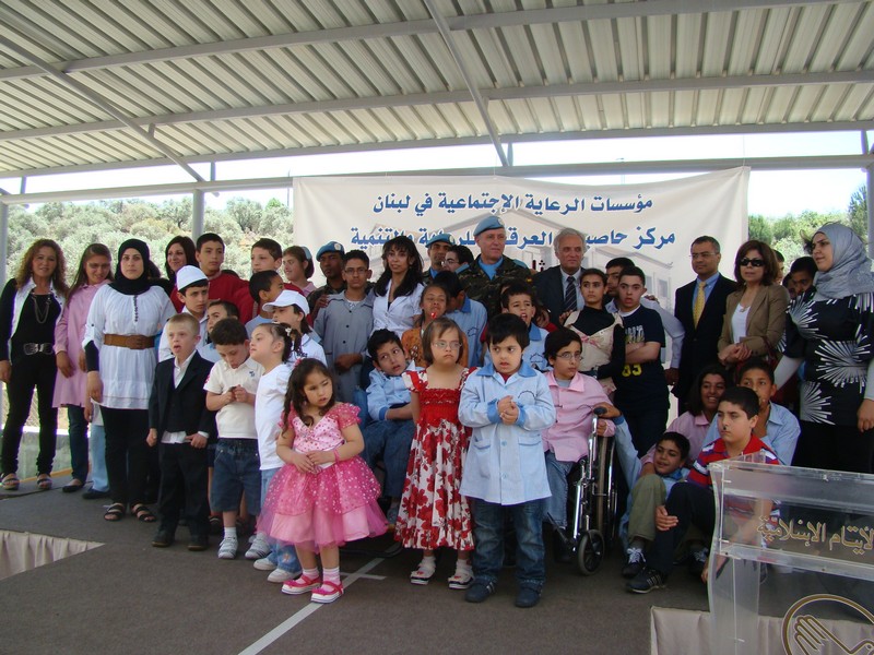 الجنرال هيريرو يتوسط ذوي الاحتباجات الخاصة والهيئة التعليمية والادارية