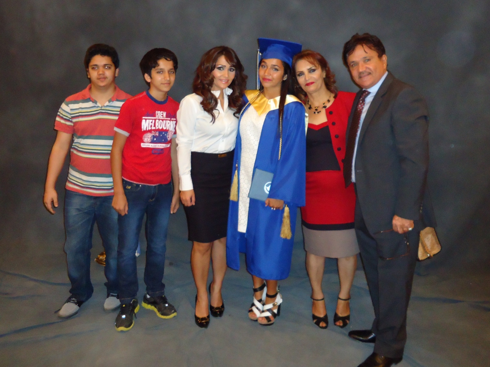 فرح مع جدها أبو عصام محمد صفاوي والعائلة