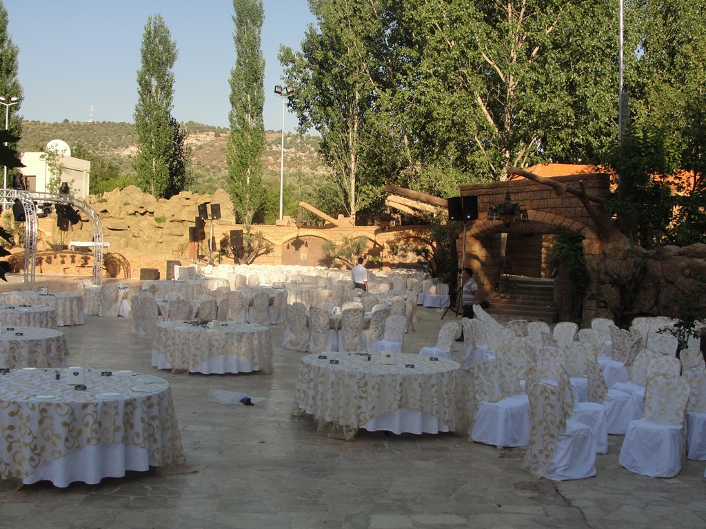 الإستعداد لسهرة في الهواء الطلق