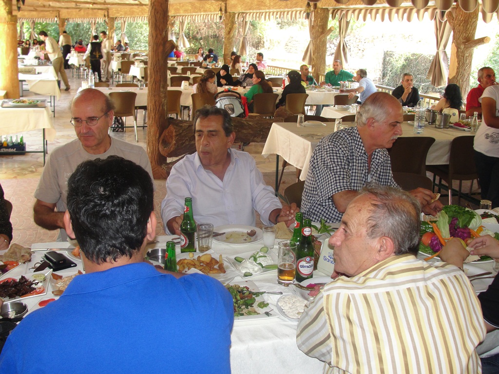 مطعم نبع البحصاصة يرتاده الكثير من العائلات الخيامية والمرجعيونية