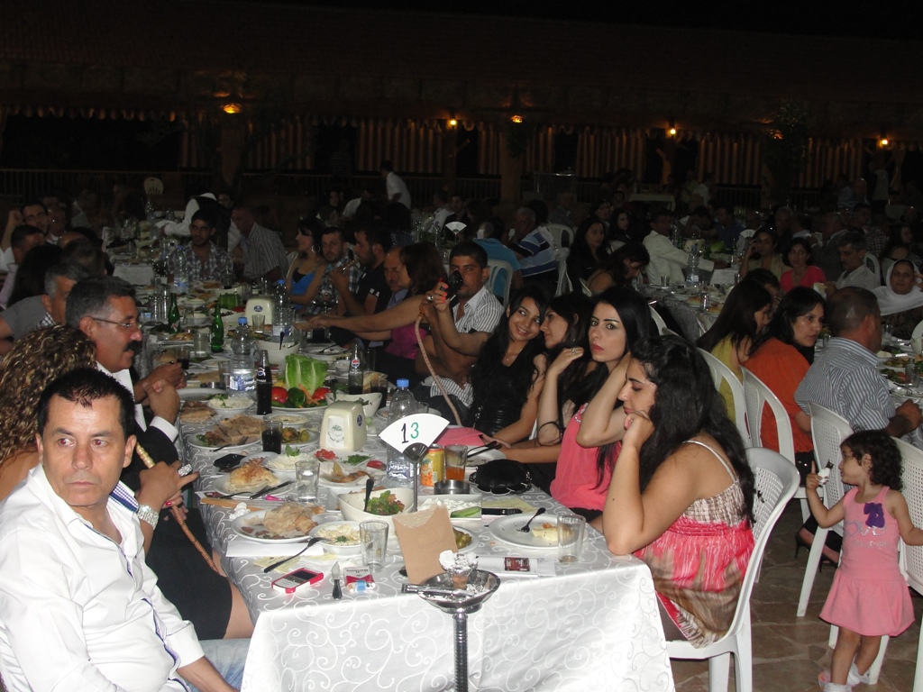 جانب من الحضور  في حفل دعم صندوق المريض في البحصاصة