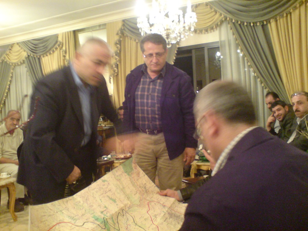 الحاج علي حسن خليل والمهندس أسعد رشيدي وبعض الحضور