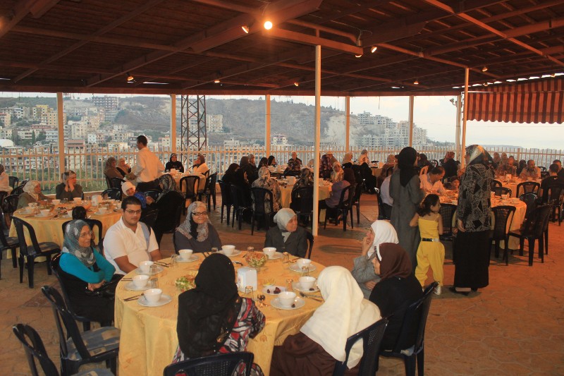 تجمع اسر شهداء فلسطين يقيم افطارا في مركز الرحمة لعوائل الشهداء