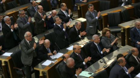 رواتب الرؤساء والنواب تستمر حتى بعد انتهاء ولايتهم وحتى بعد وفاتهم (هيثم الموسوي)