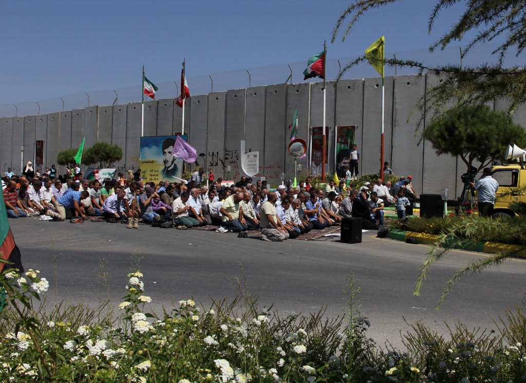 صلاة واعتصام لأهالي كفركلا عند الجدار نصرة للرسول وتنديدا بالفيلم