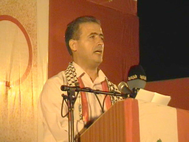 الزميل انور ياسين متحدثا في احتفال حولا