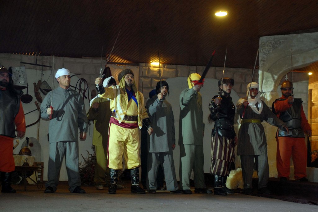 شباب وفتيات كفركلا قدموا مسرحية متطورة أقرب إلى الإحتراف المسرحي