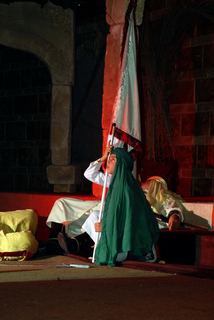 شباب وفتيات كفركلا قدموا مسرحية متطورة أقرب إلى الإحتراف المسرحي