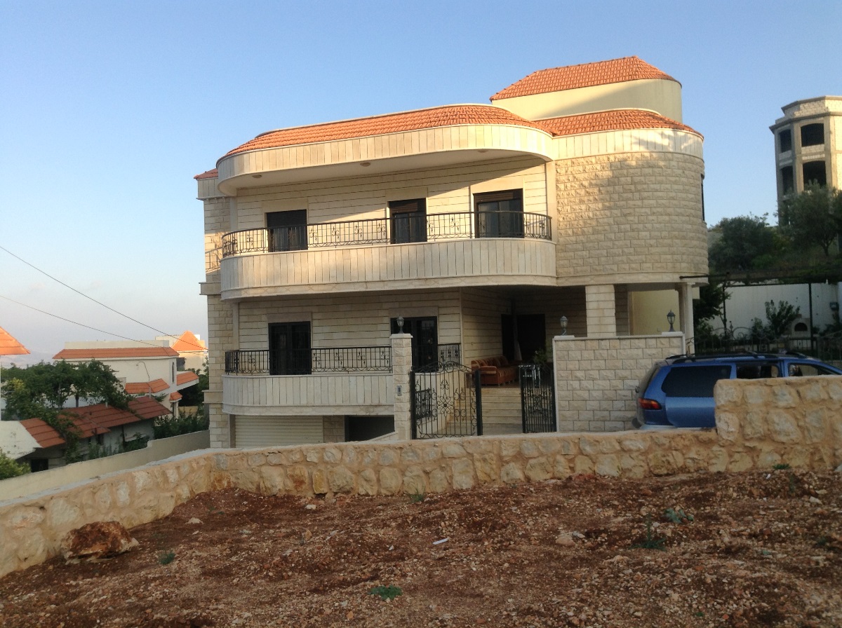 منزل رائع معروض للبيع في الخيام