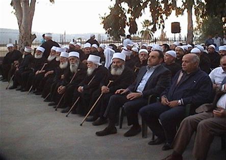 مقدمة الحضور في احتفال تدشين قاعة عامة في عين جرفا