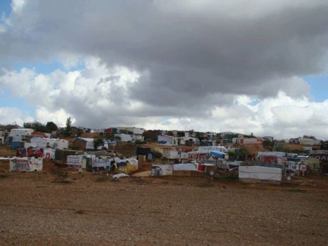 باتت خيم السوريين، علامة فارقة على طريق مرجعيون- ابل السقي، حيث تبدو من بعيد كما لو انها قرية