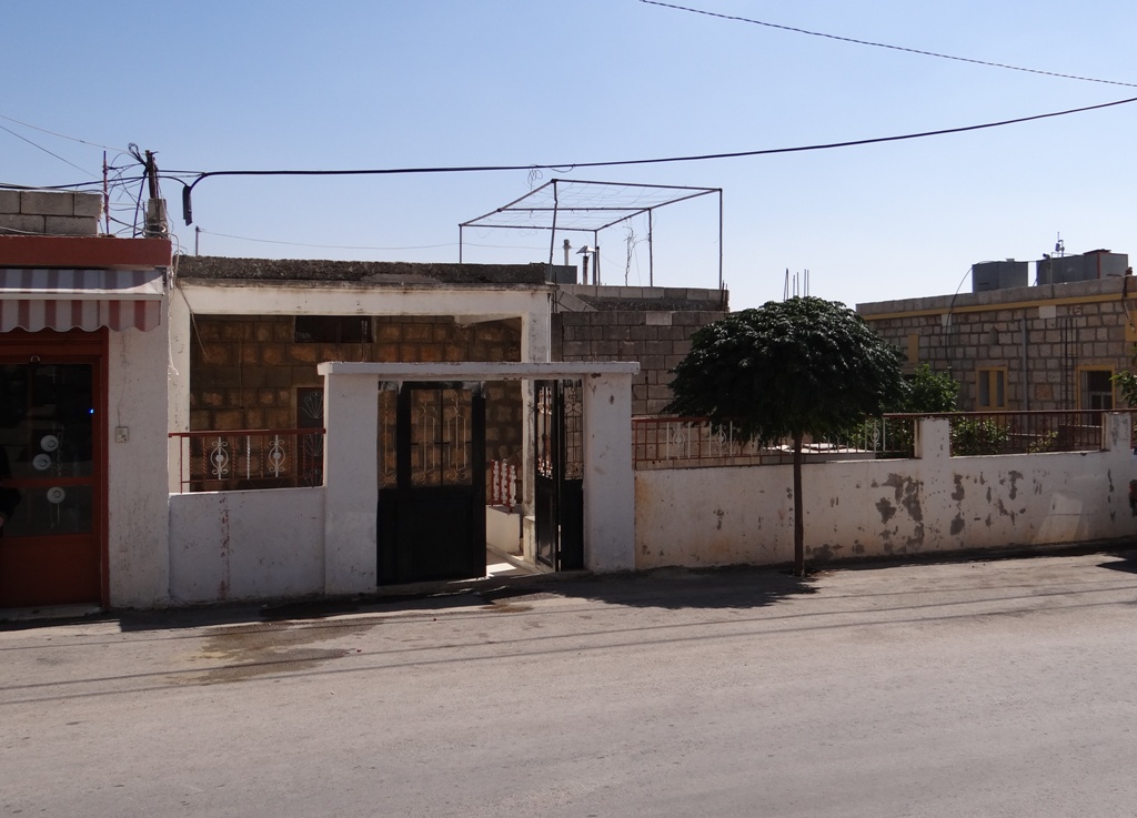 بيت العائلة في الخيام بموقعه المميز على الشارع الرئيسي