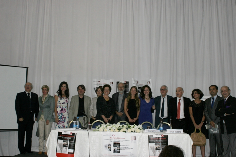 د. كامل مهنا يوقع كتابه في معرض الكتاب الفرنسي