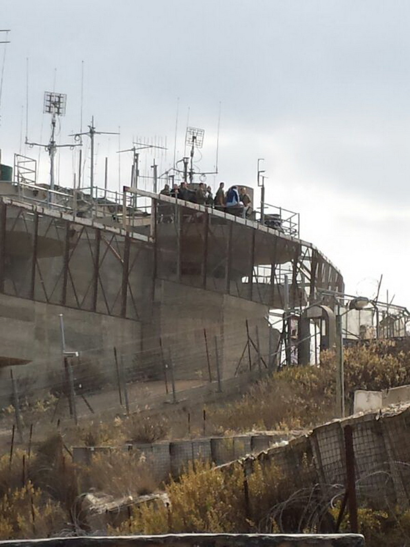  الوفد العسكري الاسرائيلي يتفقد موقع العباد