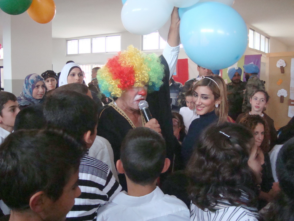 الفنان منير  كسرواني في عرض ترفيهي للاطفال