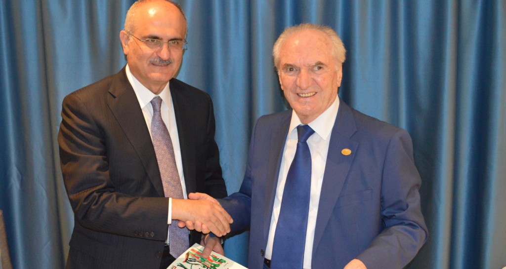 طلعت العبدالله يوقّع كتابه «عذاب الذاكرة» برعاية الوزير علي حسن خليل