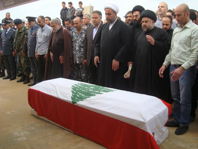 الشيخ نصرالله أمّ الصلاة وبدا النائب فياض والعقيد هزيمة