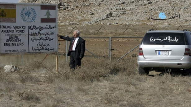 رئيس بلدية كفرشوبا عند سياج بركة \