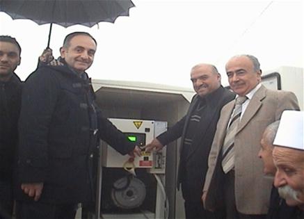 زياد انور الخليل يدشّن المشروع الكهربائي المقدّم من النائب أنور الخليل لإنارة موقف بلدة عين قنيا وبلديتها