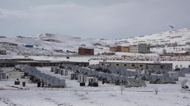 مأساة حقيقية يعيشها اللاجئون السوريون في عرسال