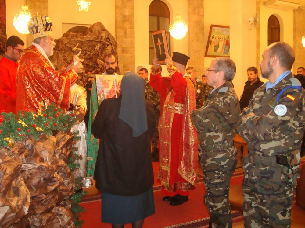 المطران حداد مترأسا قداس عيد الميلاد بمشاركة الجنرال داكوبا قائد الكتيبة الاسبانية وفاعليات