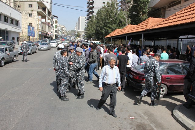 طلاب الثانويات والمدارس الرسمية في منطقة النبطية اعتصموا تأييدا  لمطالب المعلمين